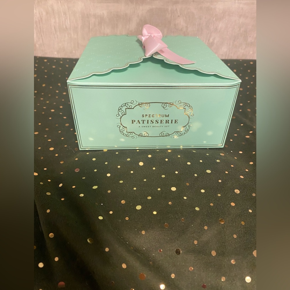 NEW IN BOX Spectrum Patisserie Beauty Brush Sponge Set